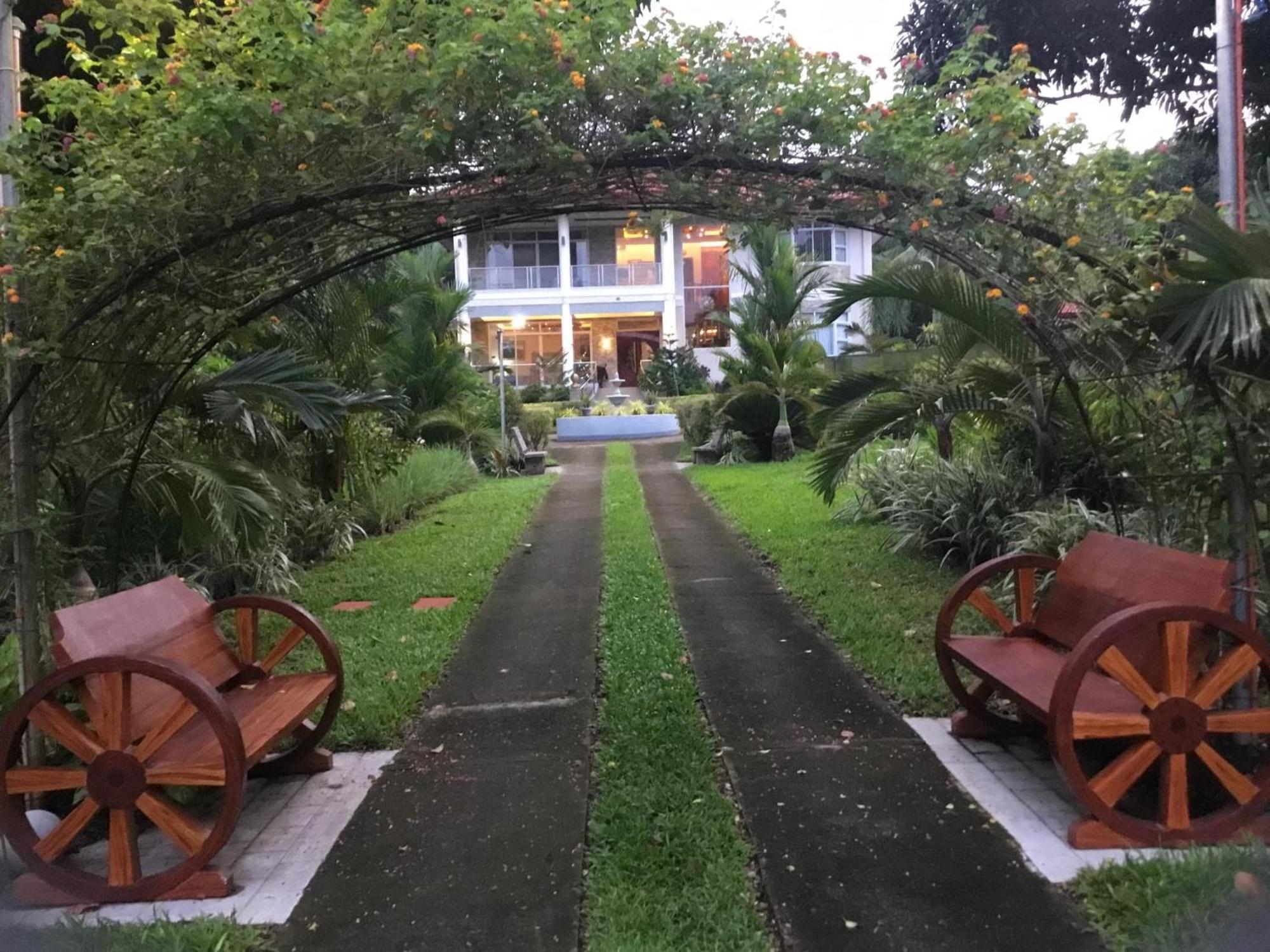 Camiguin Lanzones Resort Mambajao Esterno foto